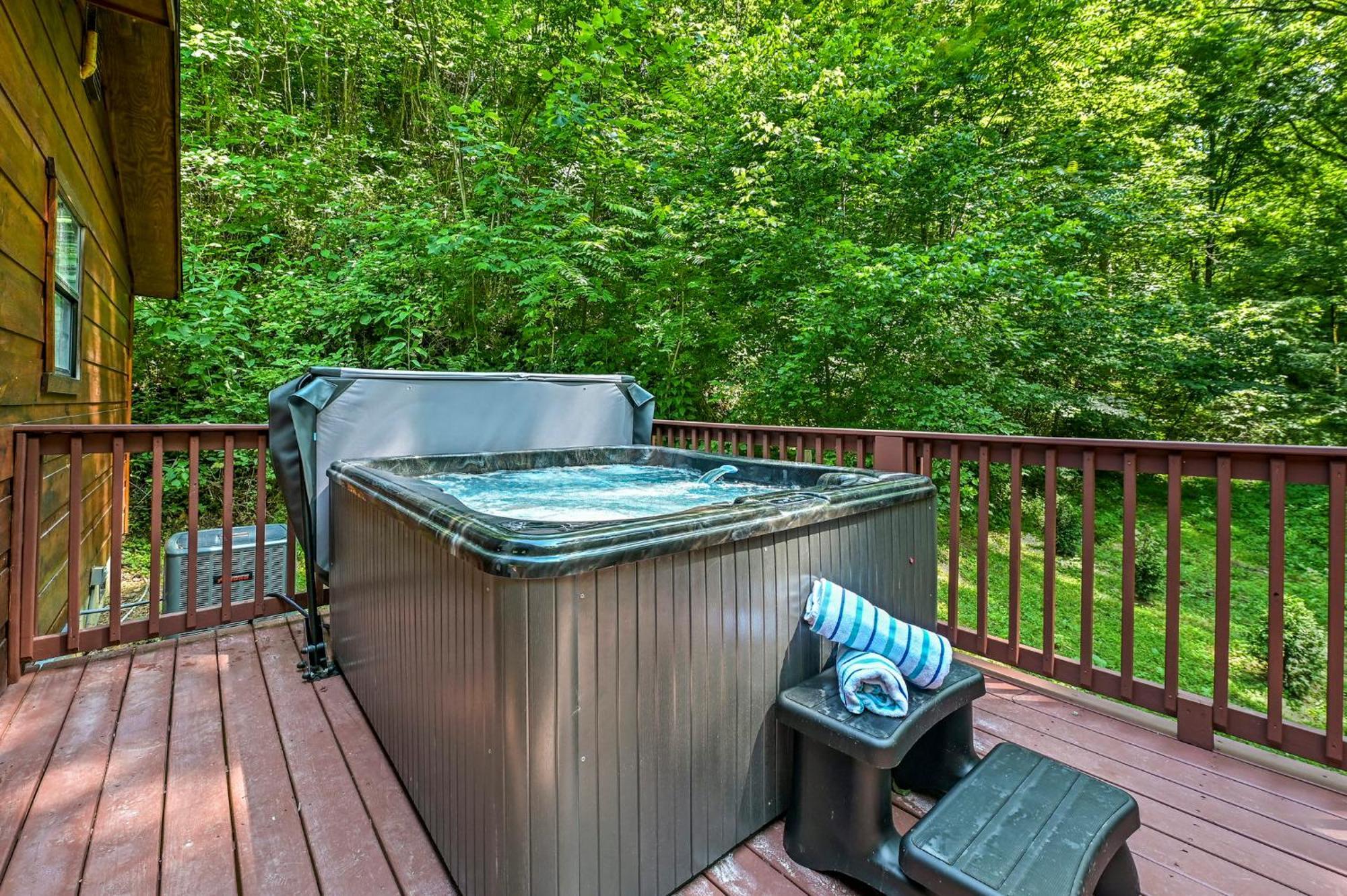 Smoky Mountains Hut Tub Cabin Dog Friendly 塞维尔维尔 外观 照片