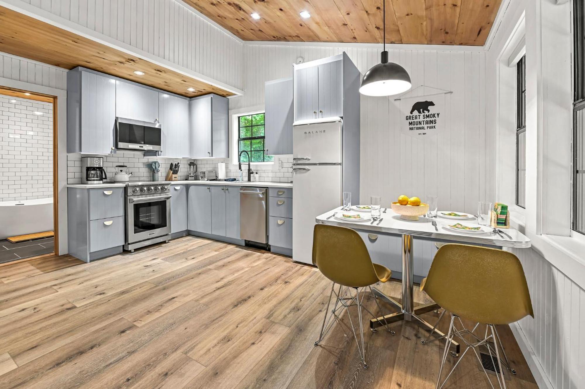 Smoky Mountains Hut Tub Cabin Dog Friendly 塞维尔维尔 外观 照片