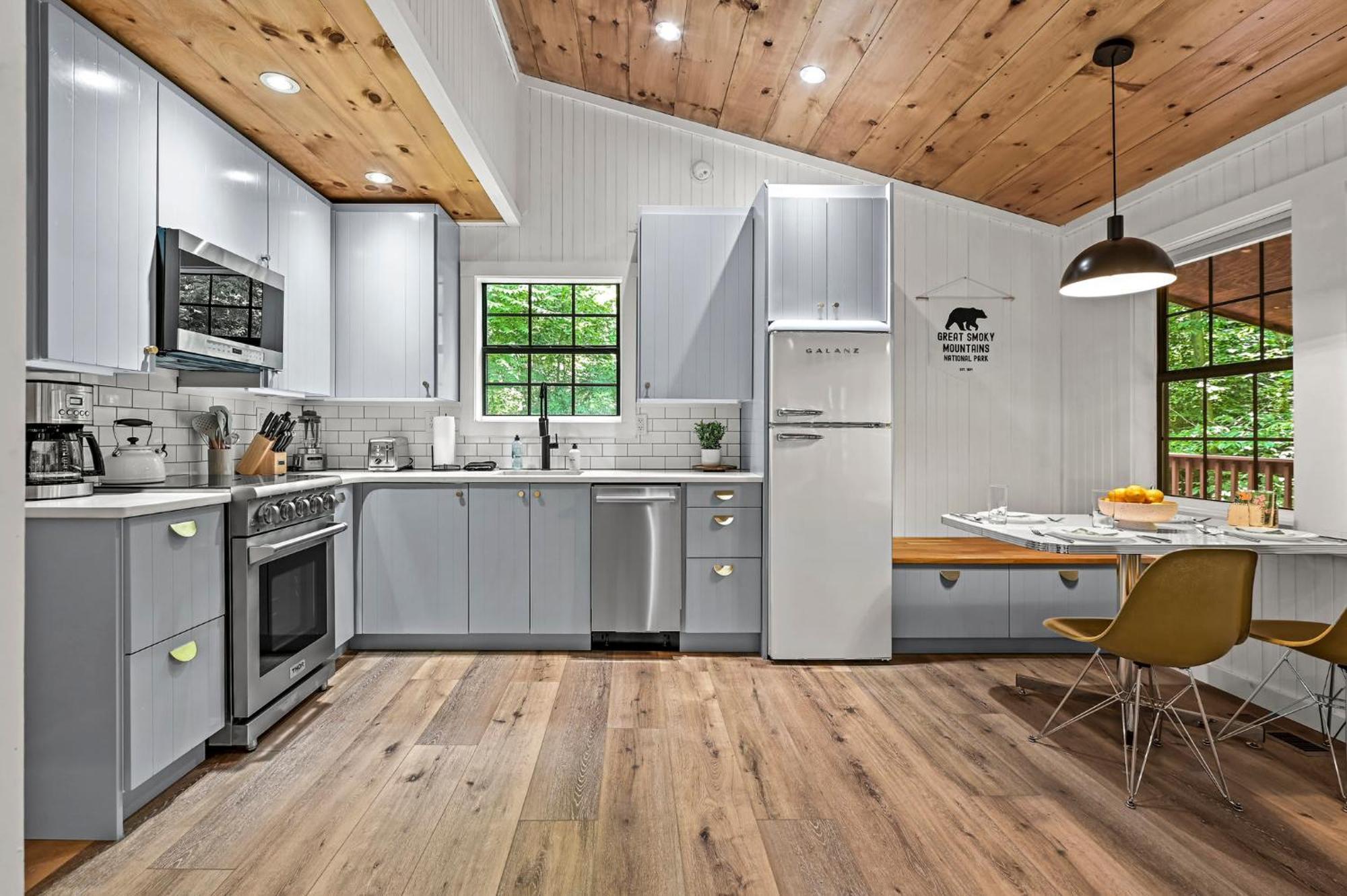 Smoky Mountains Hut Tub Cabin Dog Friendly 塞维尔维尔 外观 照片