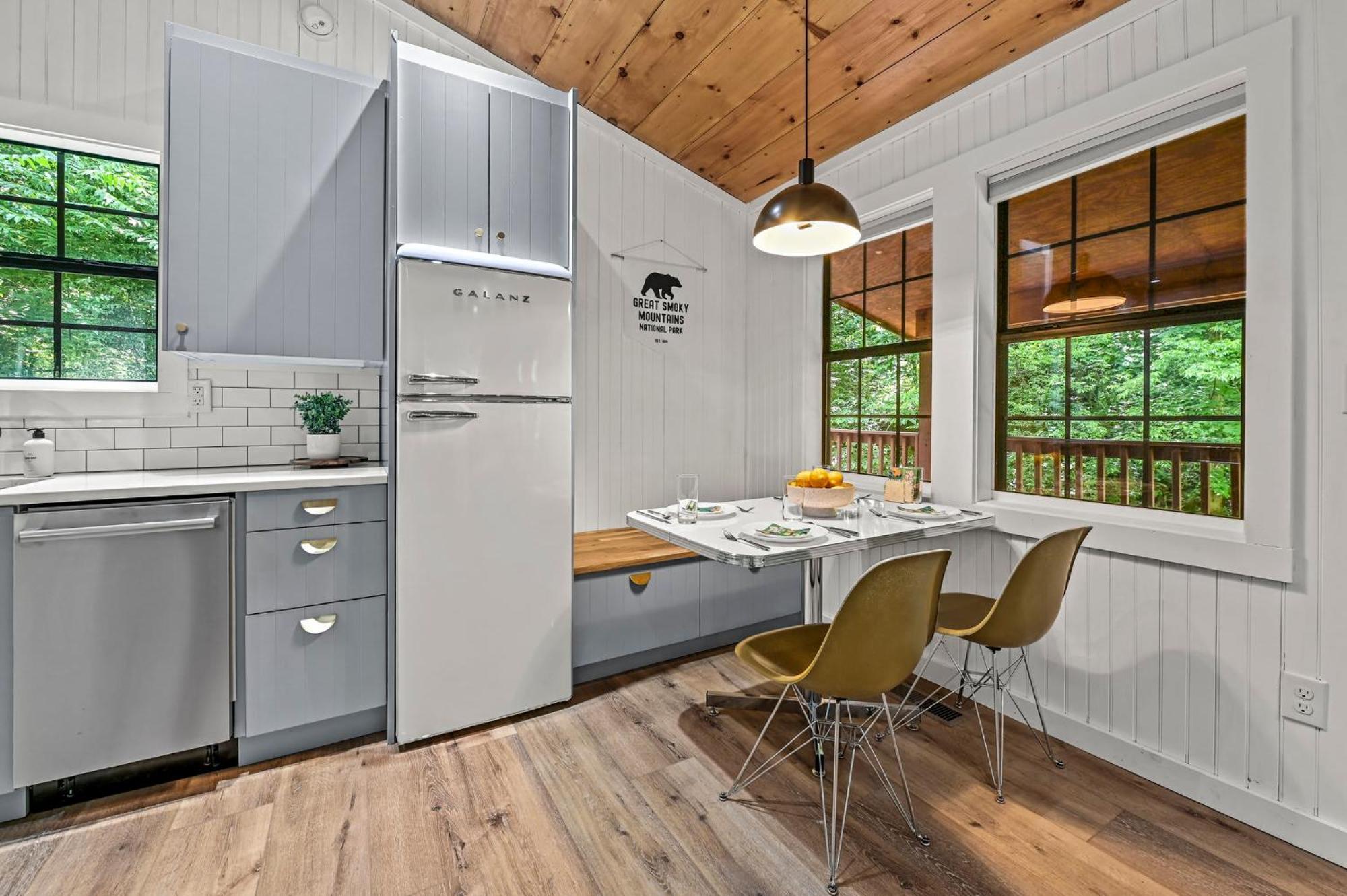 Smoky Mountains Hut Tub Cabin Dog Friendly 塞维尔维尔 外观 照片
