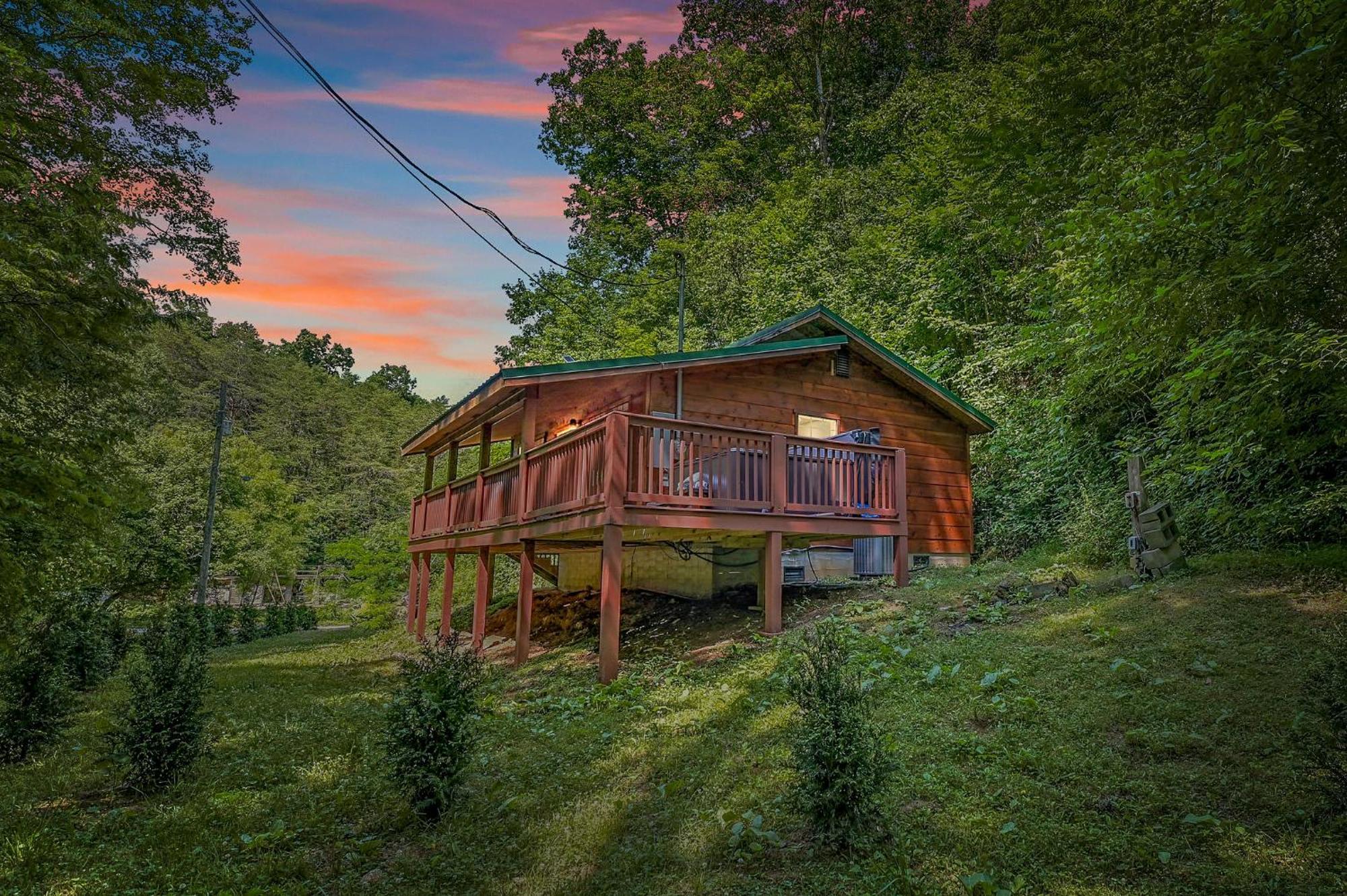 Smoky Mountains Hut Tub Cabin Dog Friendly 塞维尔维尔 外观 照片